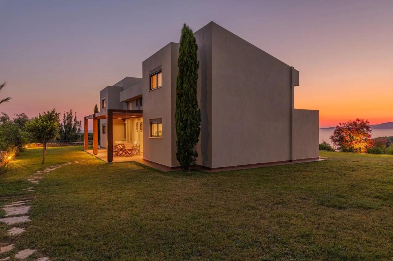 Villa Idyle - Beachfront Residence Tragána Buitenkant foto