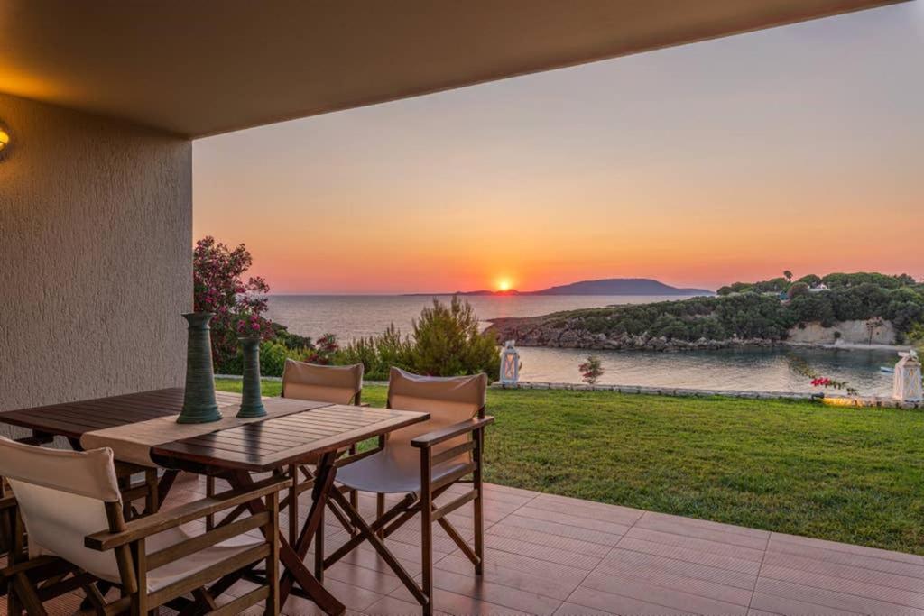 Villa Idyle - Beachfront Residence Tragána Buitenkant foto
